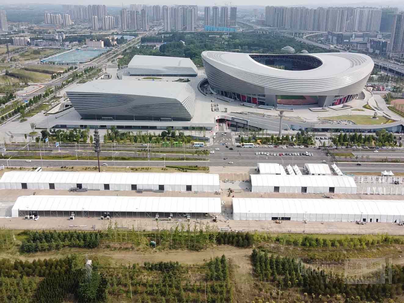 篷房租賃公司搭建奧體萬(wàn)平白色篷房