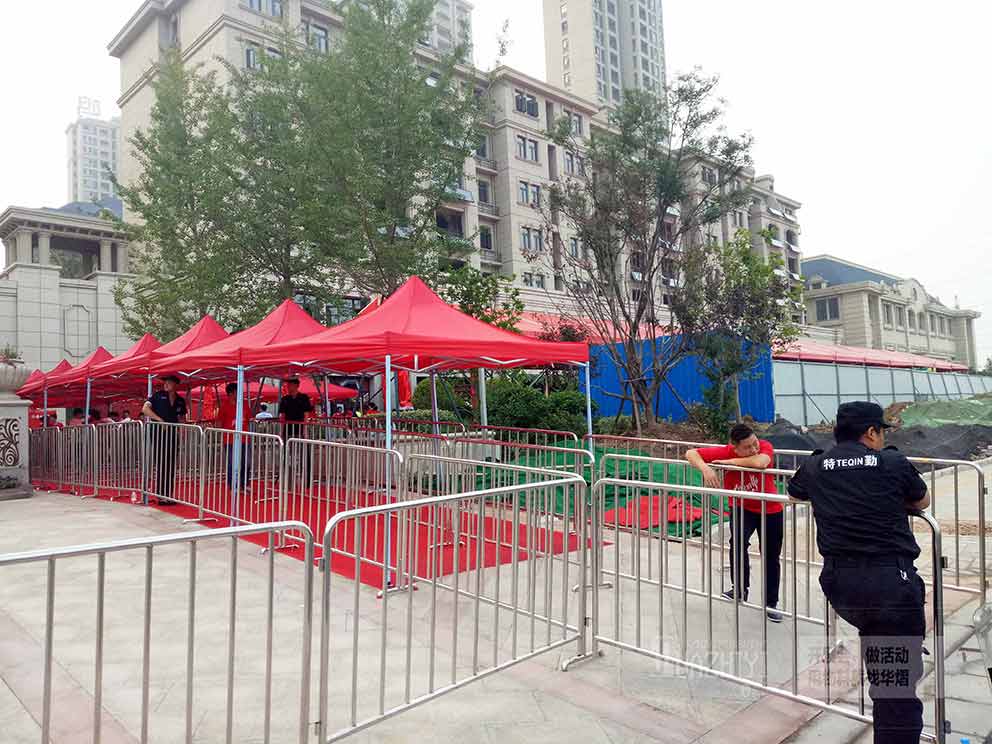 鐵馬護(hù)欄租賃：保障有序排隊(duì)的好選擇