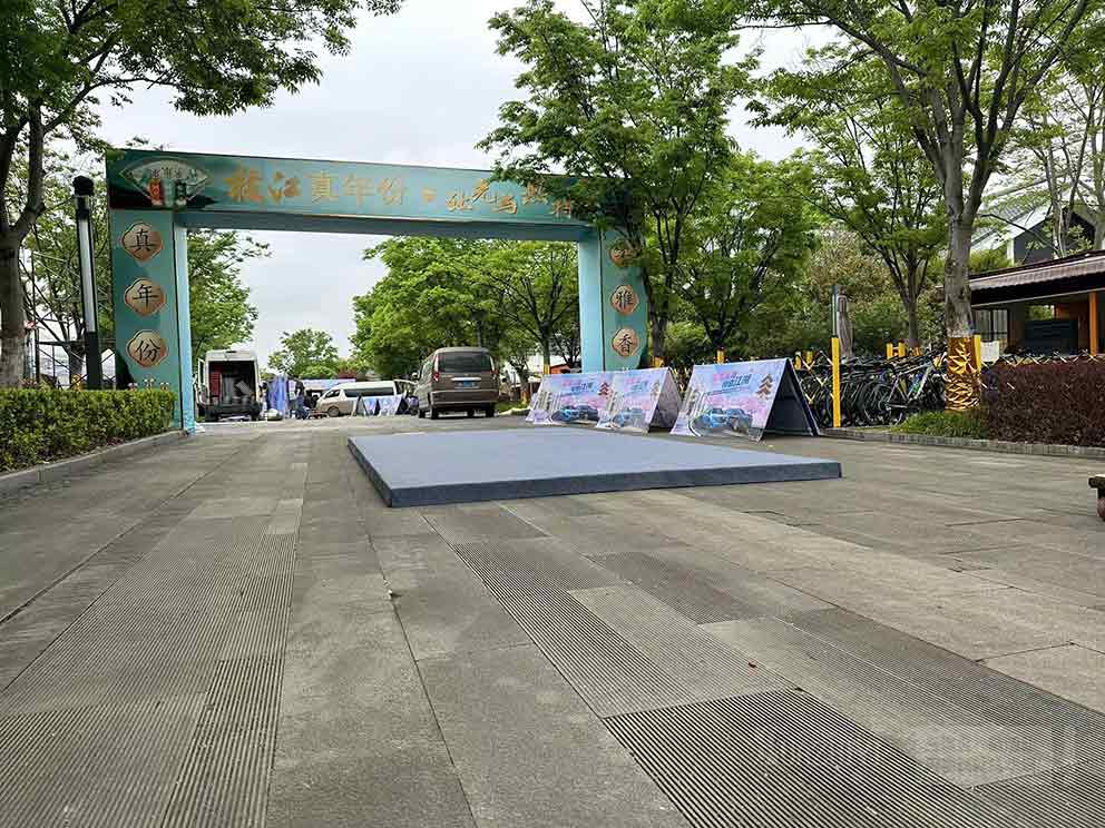 汽車品牌展車使用華熠地臺租賃有很多優(yōu)點