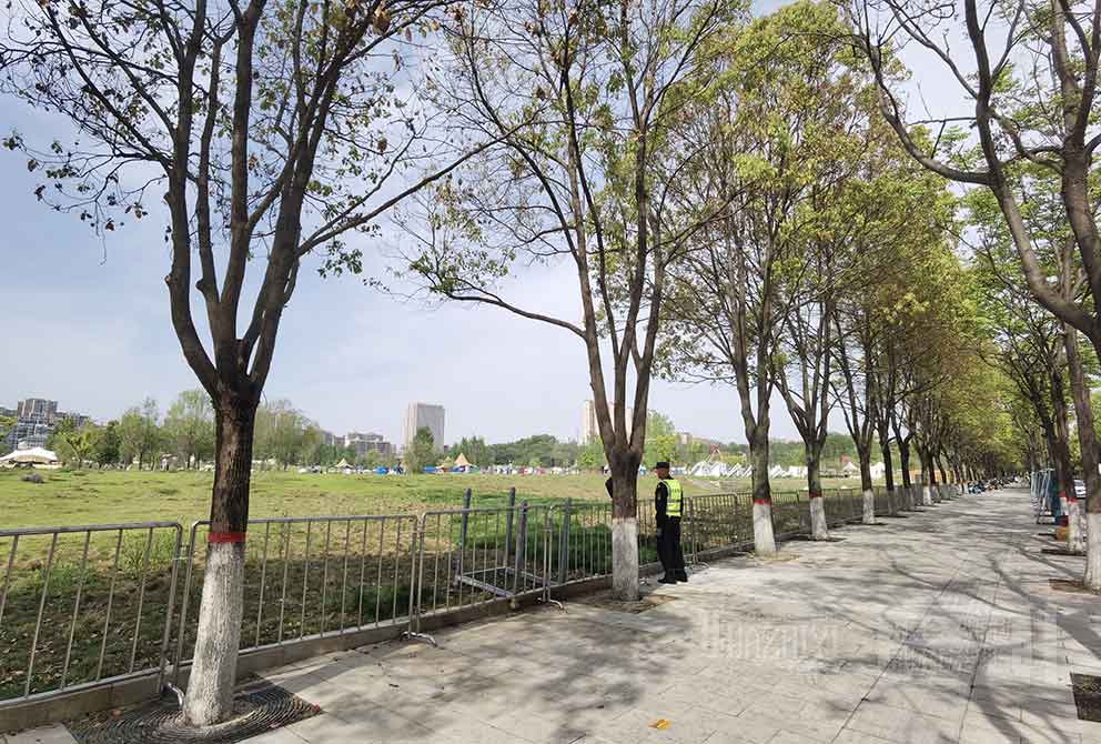 華熠鐵馬護欄租賃助力文化節(jié)開幕式現(xiàn)場