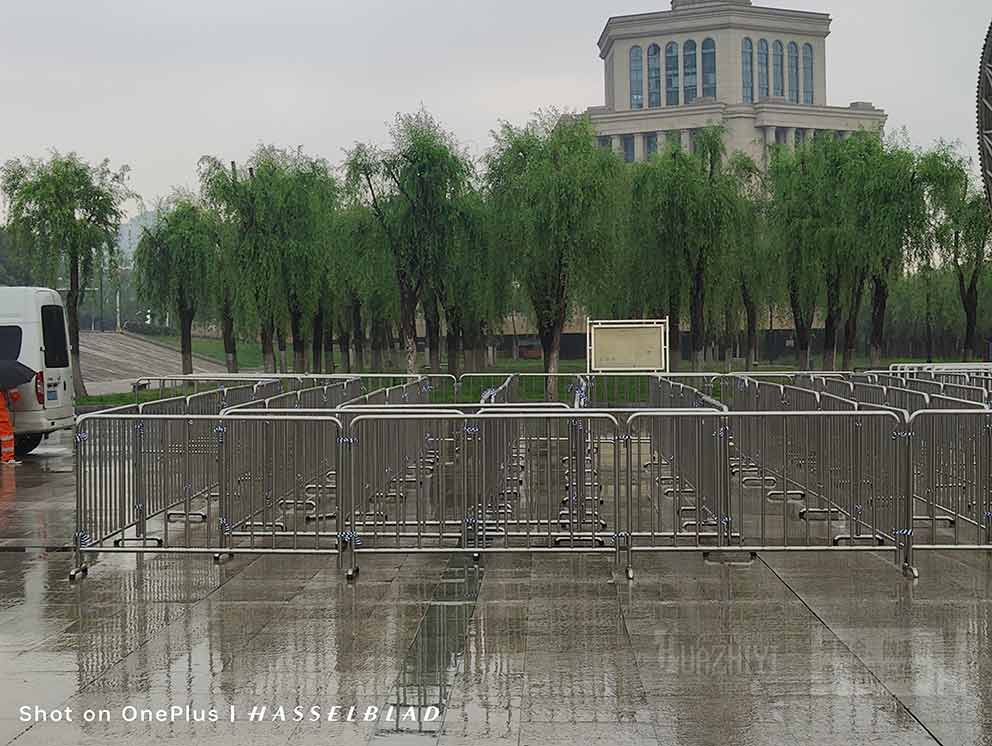 鐵馬護欄出租布置碼頭旅游季排隊護欄