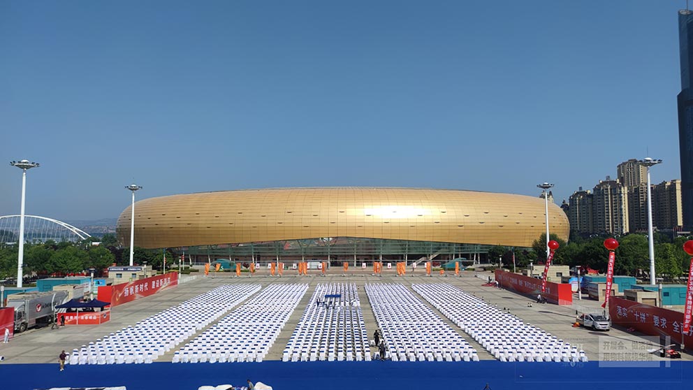 桌椅出租廠家提供第二十九屆三門峽黃河文化旅游節(jié)開幕式現(xiàn)場貴賓椅