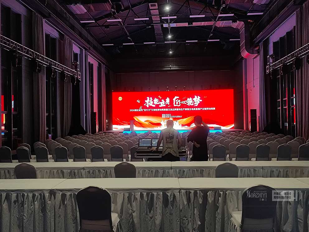 勞動(dòng)競(jìng)賽現(xiàn)場(chǎng)使用鄭州桌椅沙發(fā)租賃很經(jīng)濟(jì)適用
