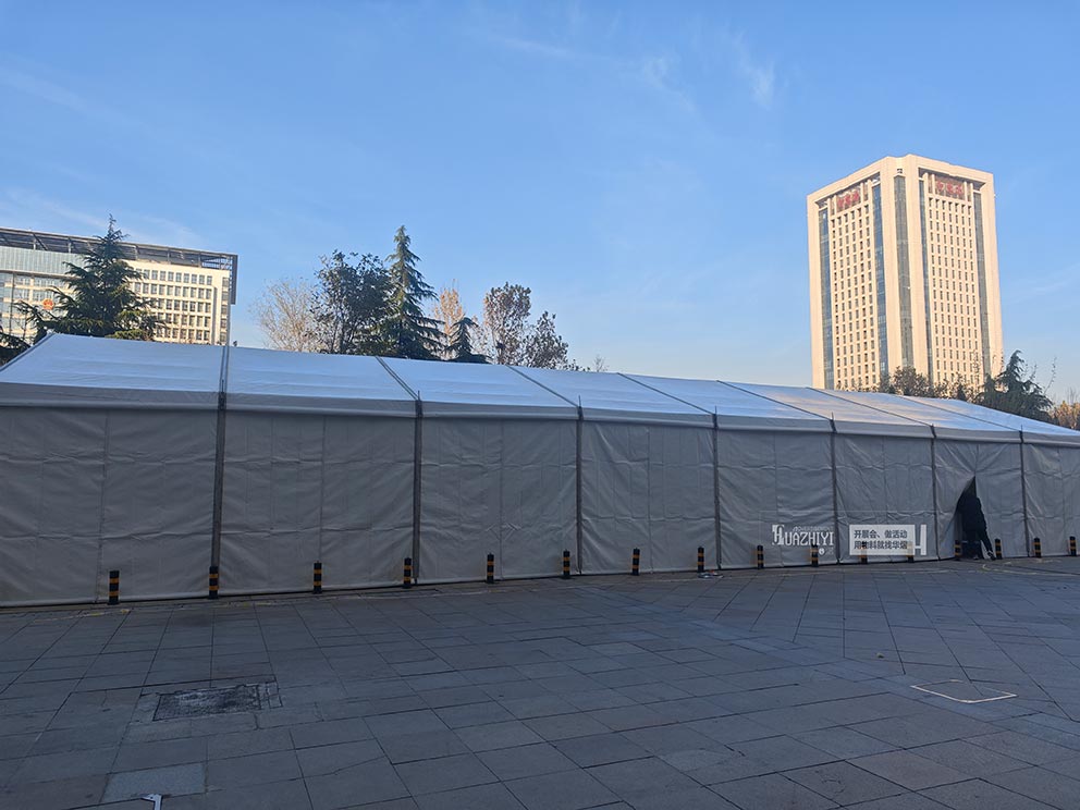 華熠篷房租賃廠家搭建河南省內(nèi)多個(gè)地市俄羅斯特賣(mài)篷房