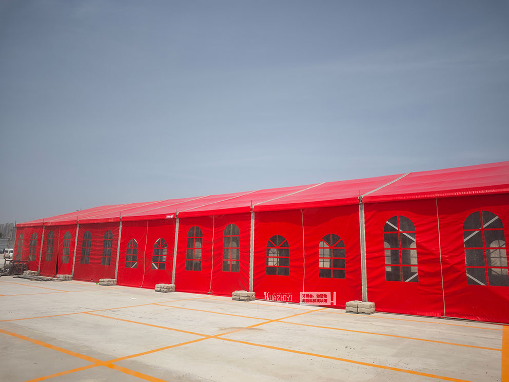 華熠篷房租賃公司搭建一座紅色喜宴篷房