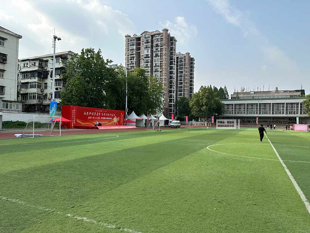 華熠篷房租賃公司搭建職工運(yùn)動會尖頂帳篷