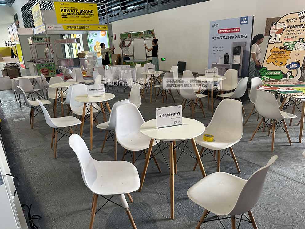 華熠桌椅租賃助力2025鄭州國際自有品牌產(chǎn)品博覽會(huì)
